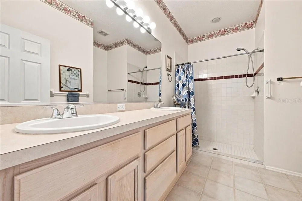4002 2ND DR NE Bradenton, FL 34208
