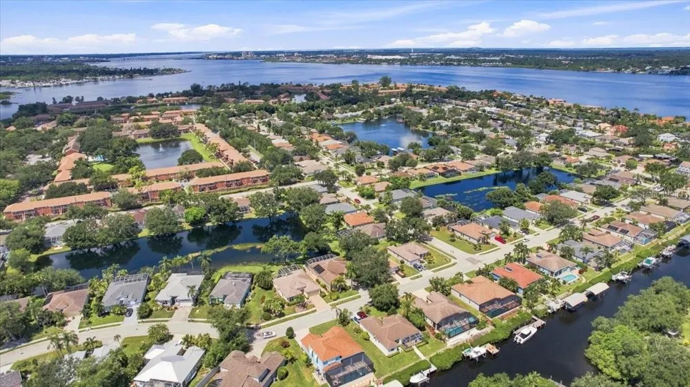 4002 2ND DR NE Bradenton, FL 34208