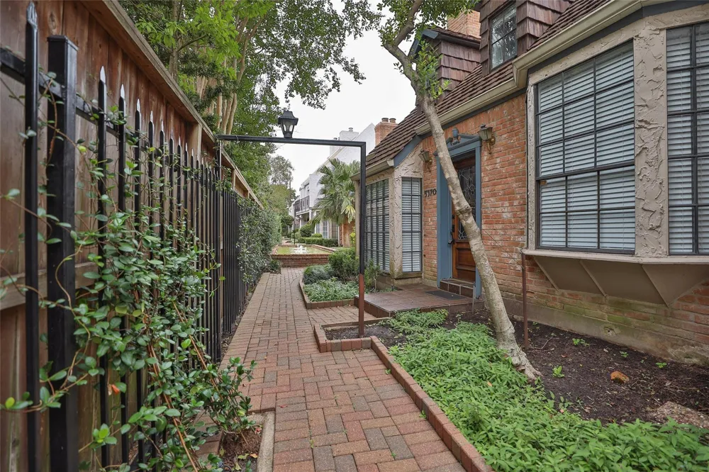 5370 Brownway Street #D33 Houston, TX 77056