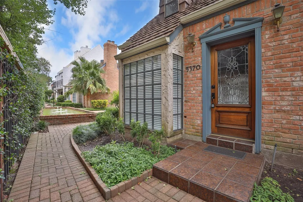 5370 Brownway Street #D33 Houston, TX 77056