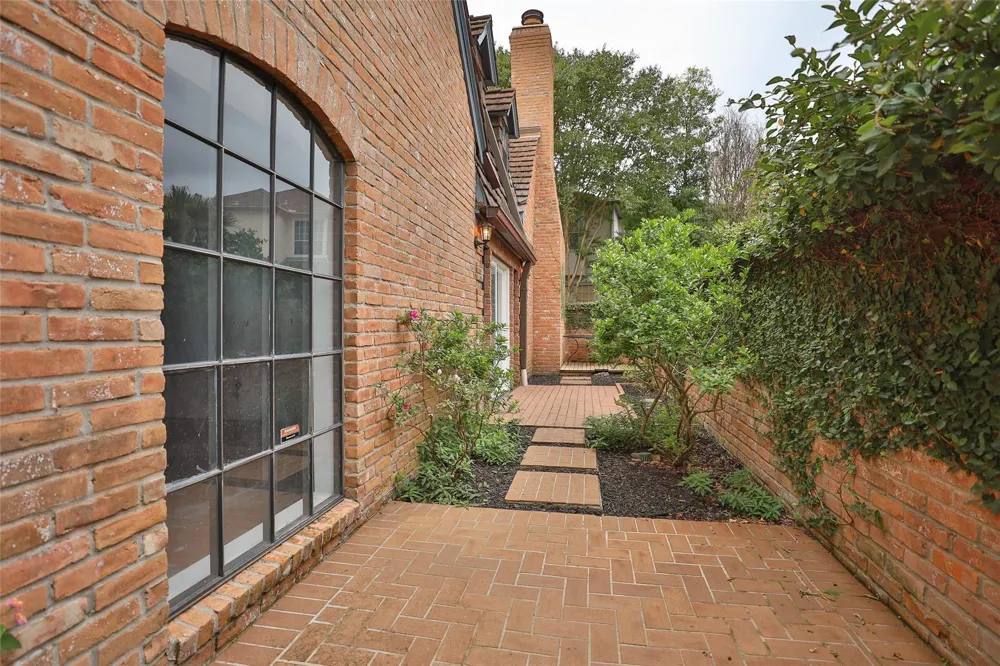 5370 Brownway Street #D33 Houston, TX 77056
