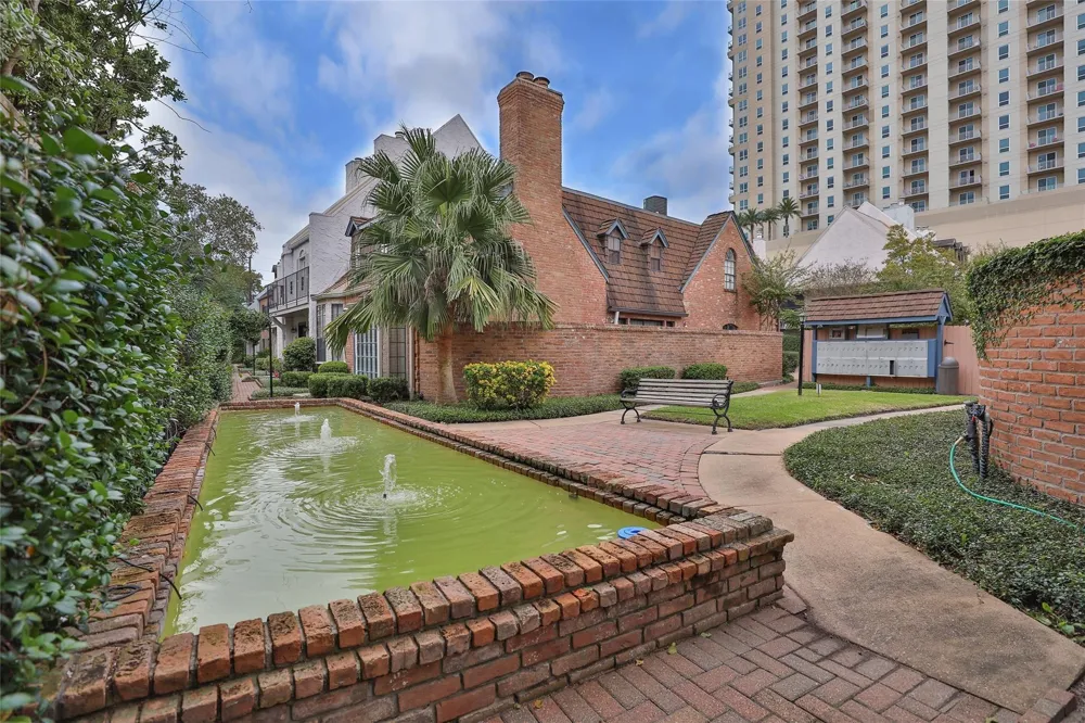 5370 Brownway Street #D33 Houston, TX 77056