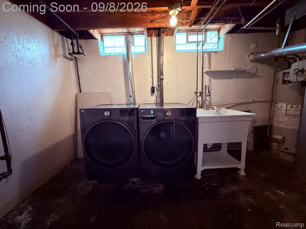 1295 Jenifer Avenue Madison Heights City, MI 48071