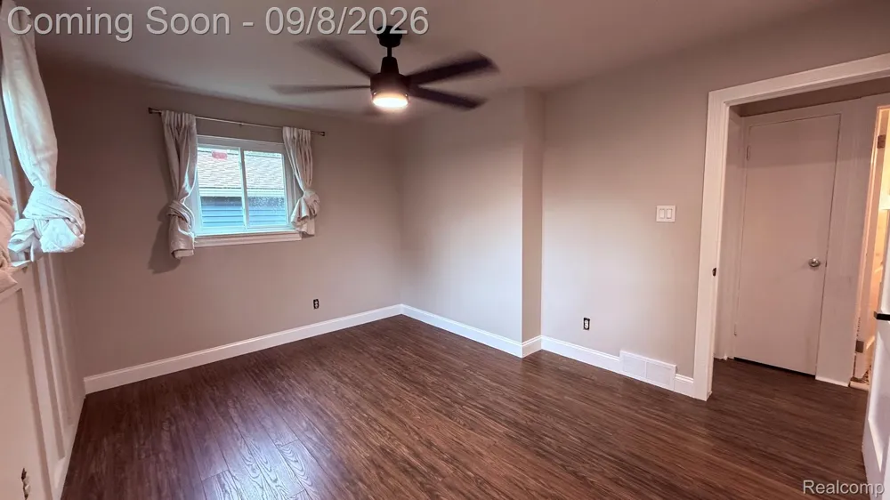 1295 Jenifer Avenue Madison Heights City, MI 48071