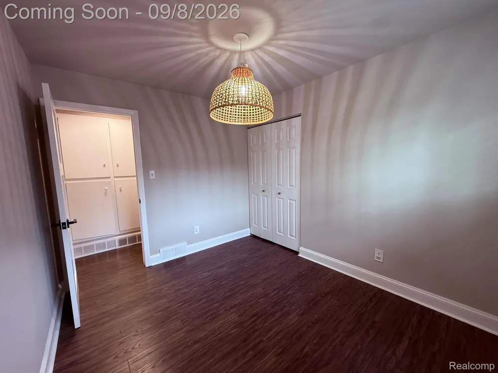 1295 Jenifer Avenue Madison Heights City, MI 48071