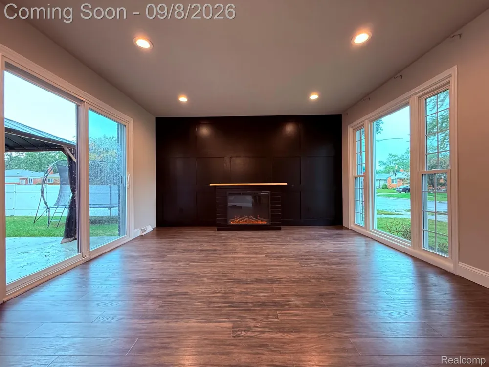 1295 Jenifer Avenue Madison Heights City, MI 48071