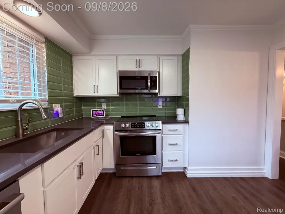 1295 Jenifer Avenue Madison Heights City, MI 48071