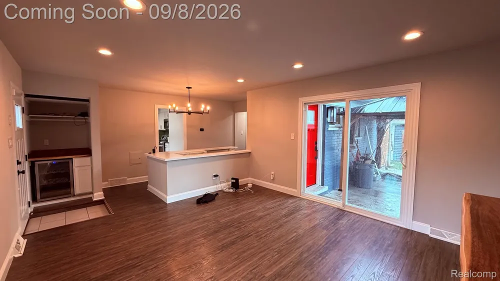 1295 Jenifer Avenue Madison Heights City, MI 48071
