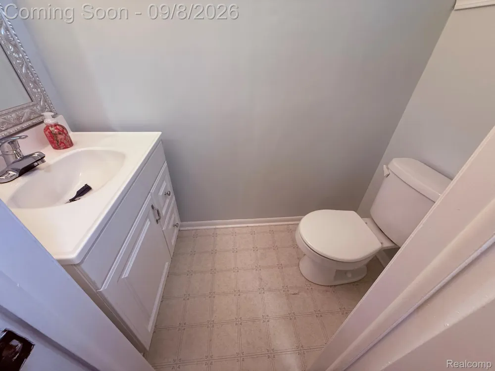 1295 Jenifer Avenue Madison Heights City, MI 48071