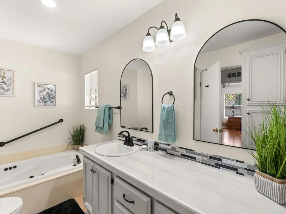 2010 W San Marcos Blvd #21 San Marcos, CA 92078