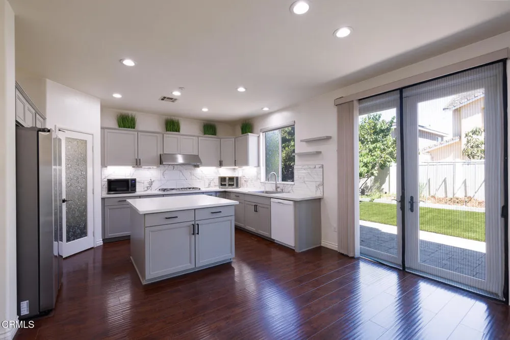 778 Entrada Drive Oxnard, CA 93030