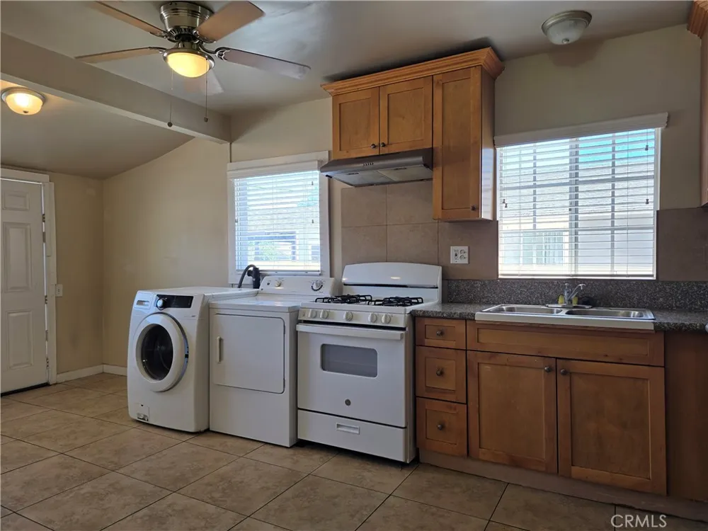 1176 Park Avenue Pomona, CA 91768