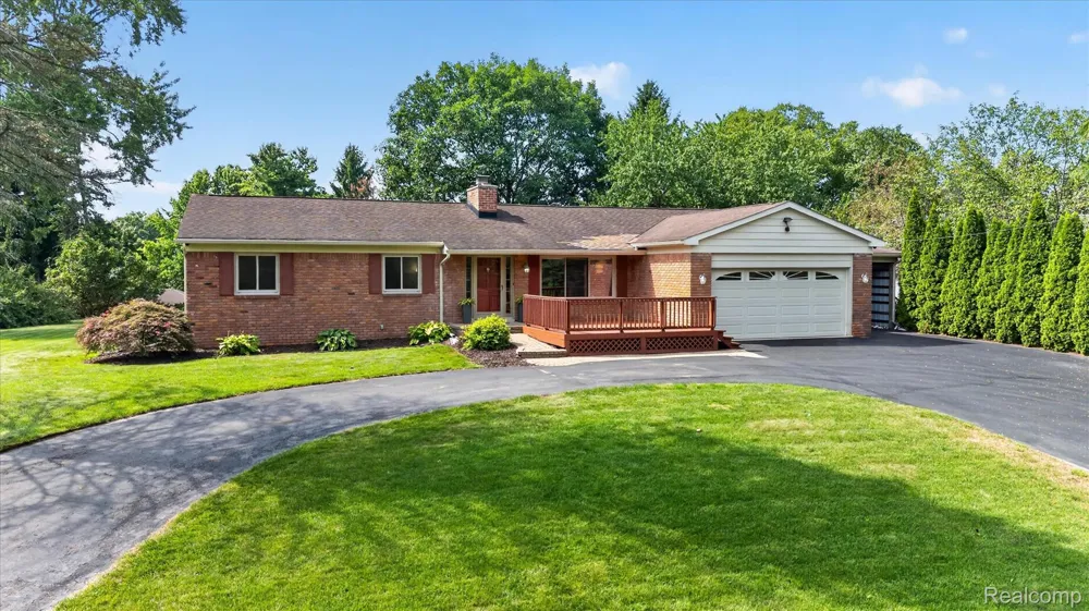 5517 Starwood Drive Commerce Charter Township, MI 48382
