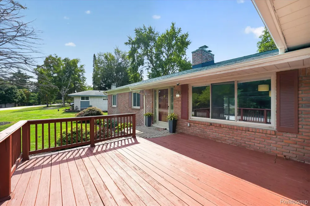 5517 Starwood Drive Commerce Charter Township, MI 48382