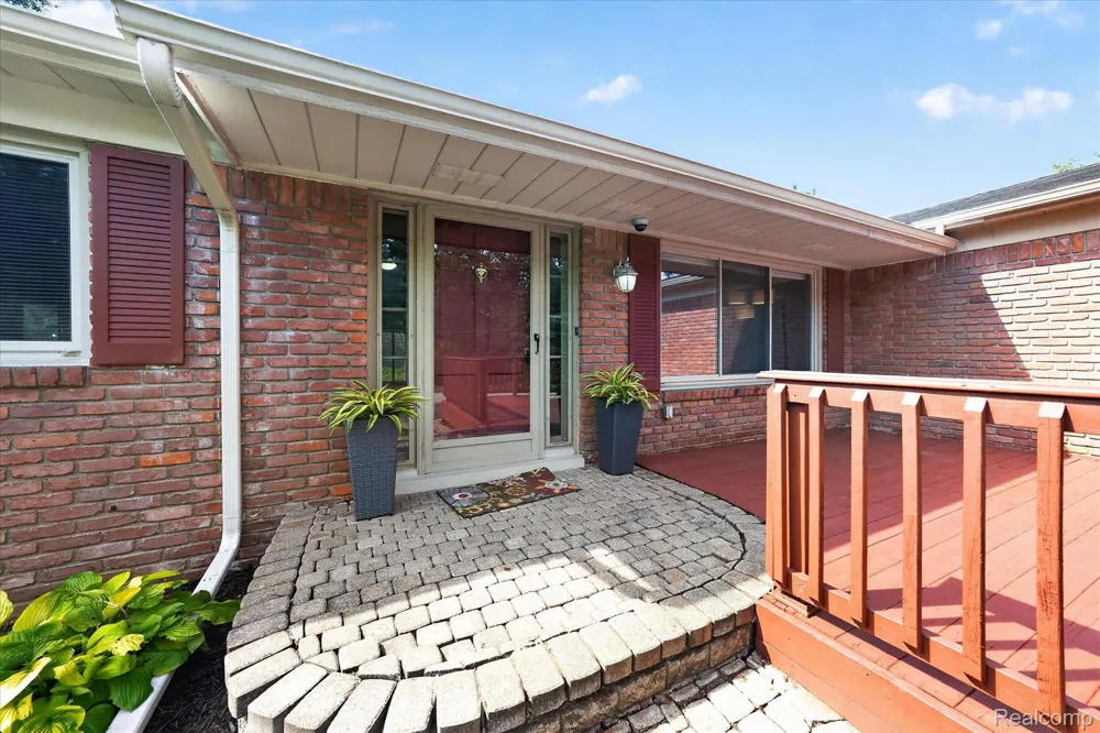 5517 Starwood Drive Commerce Charter Township, MI 48382