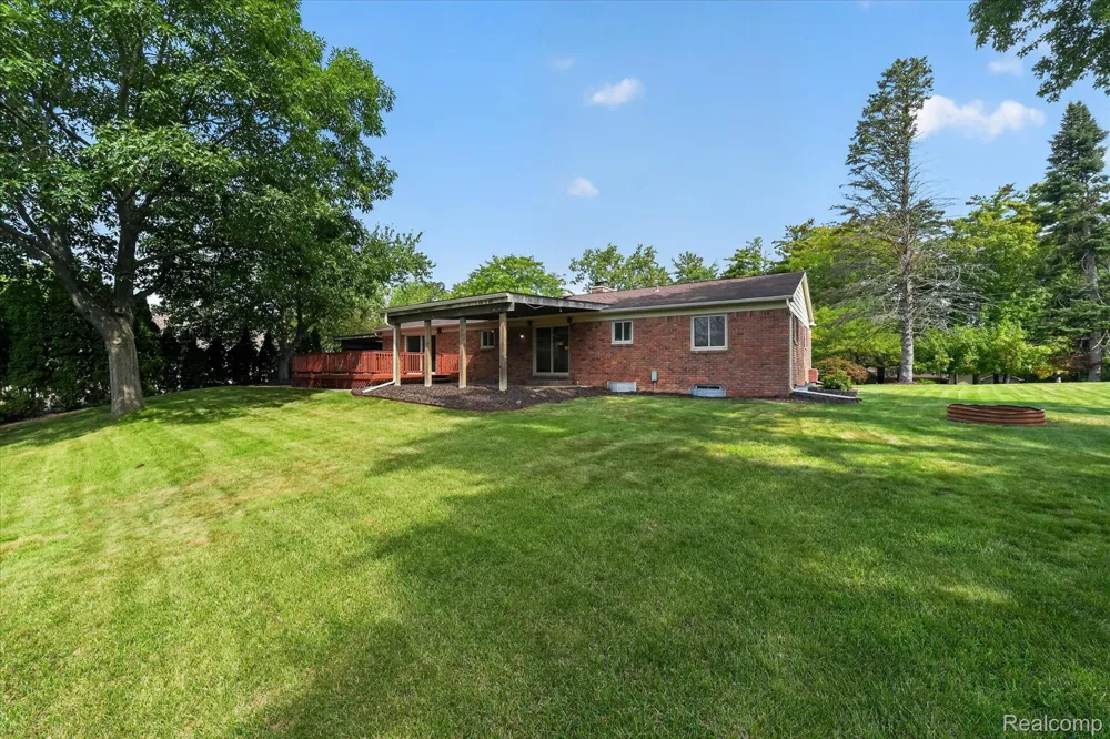 5517 Starwood Drive Commerce Charter Township, MI 48382