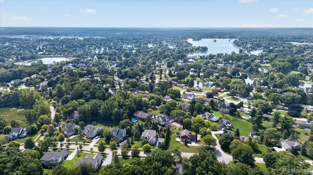 5517 Starwood Drive Commerce Charter Township, MI 48382