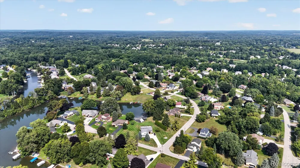 5517 Starwood Drive Commerce Charter Township, MI 48382