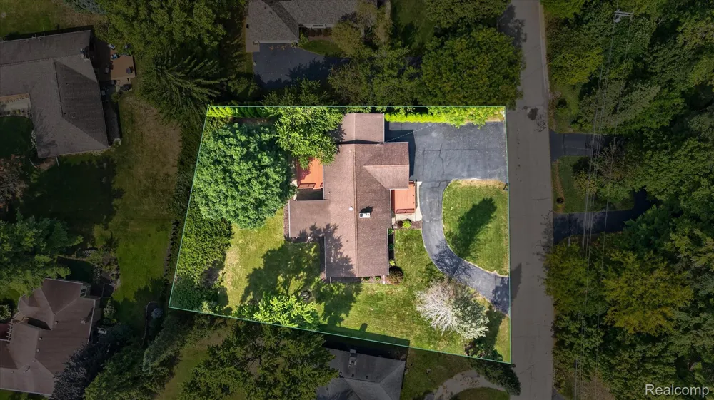 5517 Starwood Drive Commerce Charter Township, MI 48382
