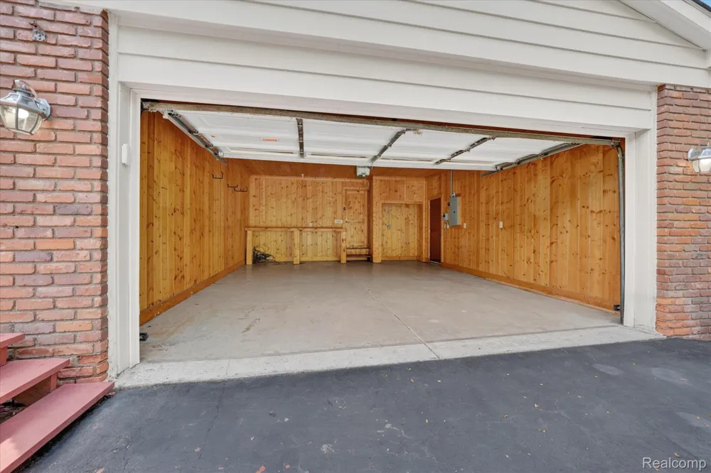 5517 Starwood Drive Commerce Charter Township, MI 48382