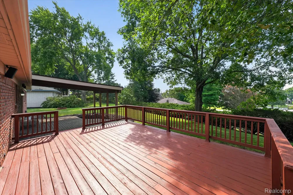 5517 Starwood Drive Commerce Charter Township, MI 48382