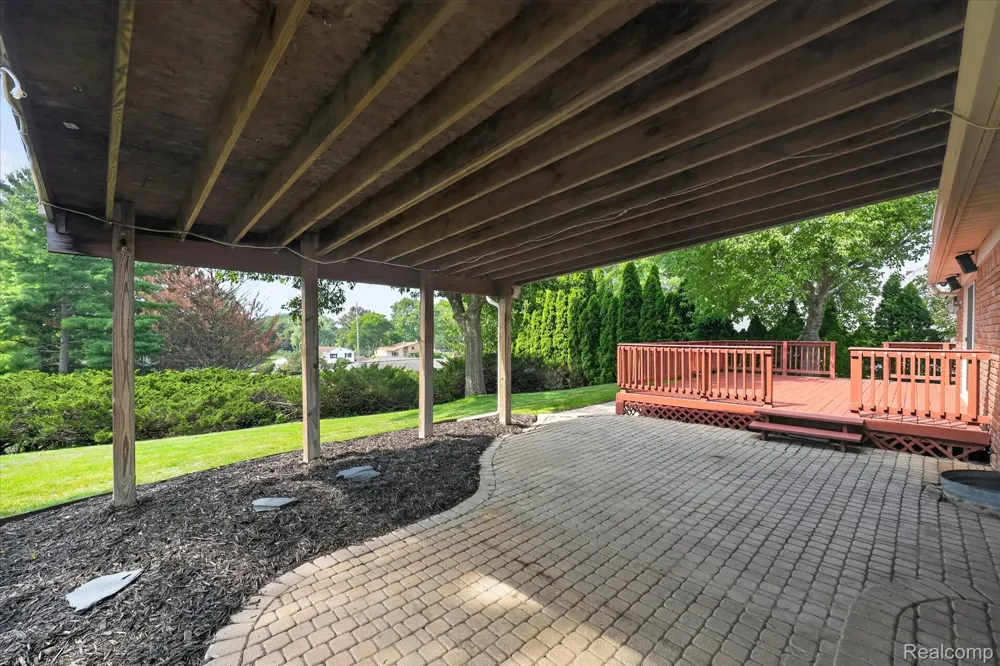 5517 Starwood Drive Commerce Charter Township, MI 48382