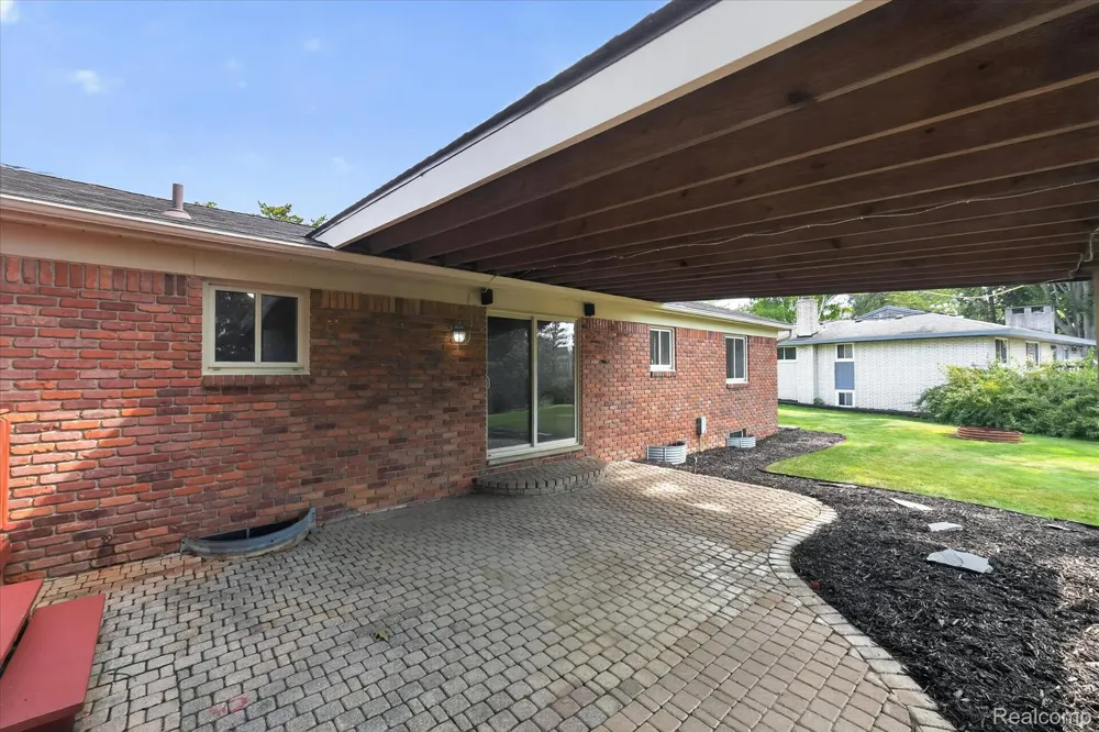 5517 Starwood Drive Commerce Charter Township, MI 48382