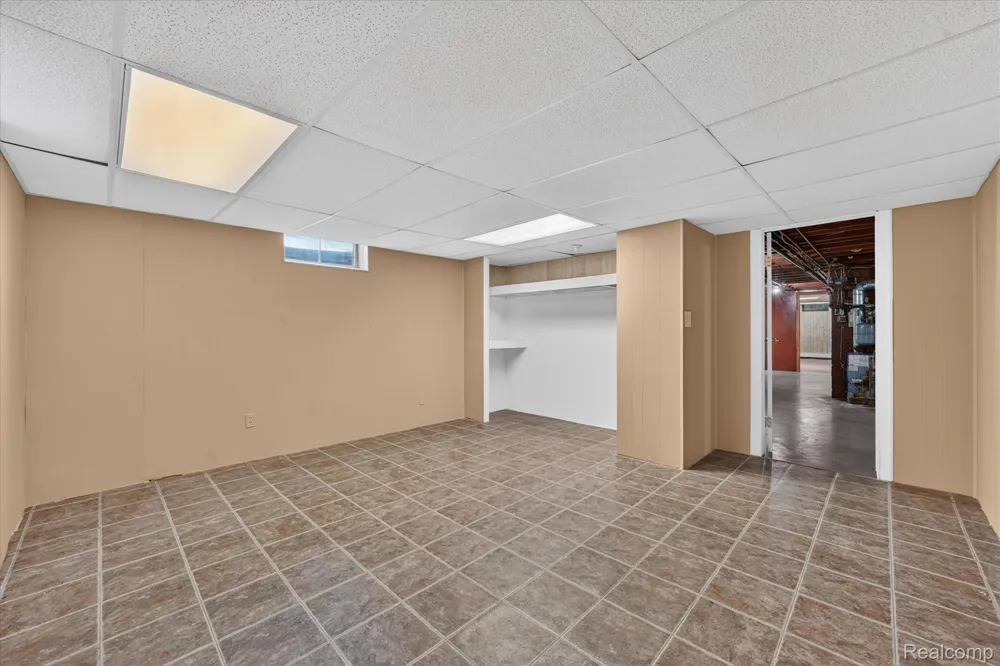5517 Starwood Drive Commerce Charter Township, MI 48382