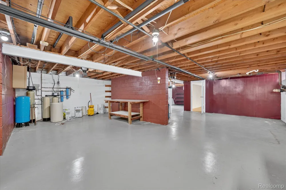 5517 Starwood Drive Commerce Charter Township, MI 48382