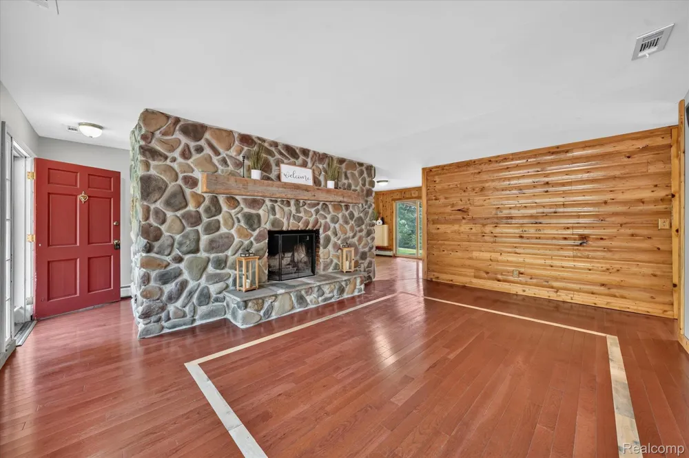 5517 Starwood Drive Commerce Charter Township, MI 48382