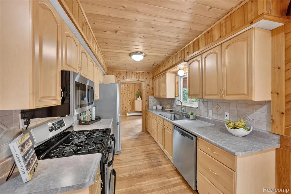 5517 Starwood Drive Commerce Charter Township, MI 48382