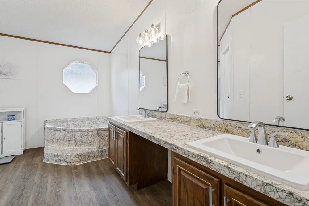 6013 Idaho Trail Granbury, TX 76048