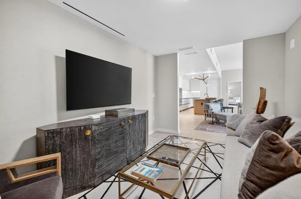 525 FORT LAUDERDALE BEACH BOULEVARD #1102 Fort Lauderdale, FL 33304