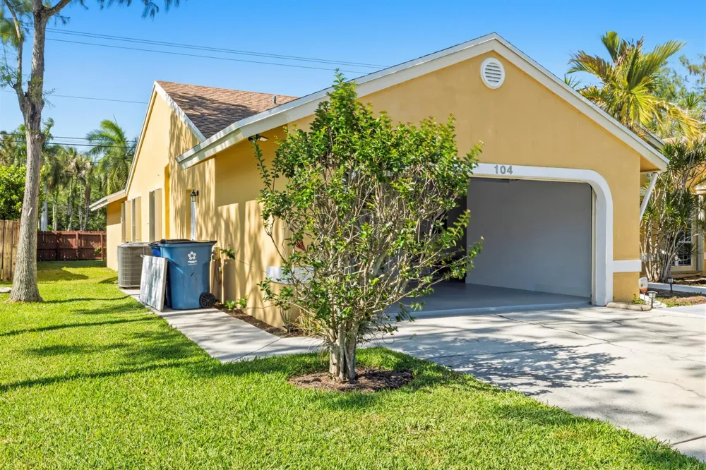 104 Oxford Court Royal Palm Beach, FL 33411