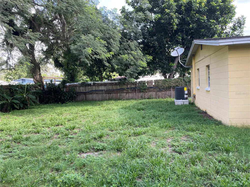 10206 24TH STREET Tampa, FL 33612