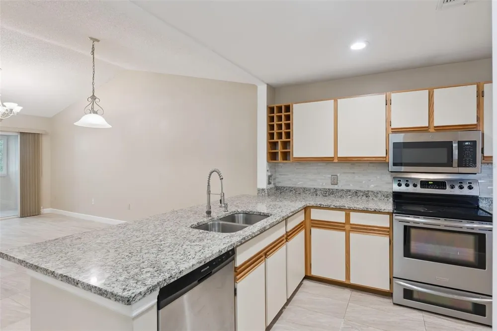 683 POST OAK CIRCLE #105 Altamonte Springs, FL 32701