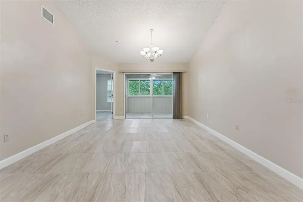 683 POST OAK CIRCLE #105 Altamonte Springs, FL 32701