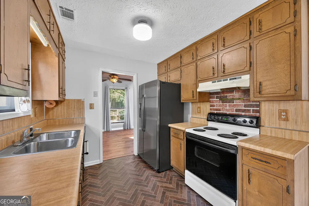 5805 Vernier DR SW Atlanta, GA 30349
