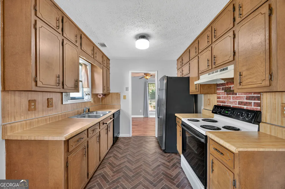 5805 Vernier DR SW Atlanta, GA 30349