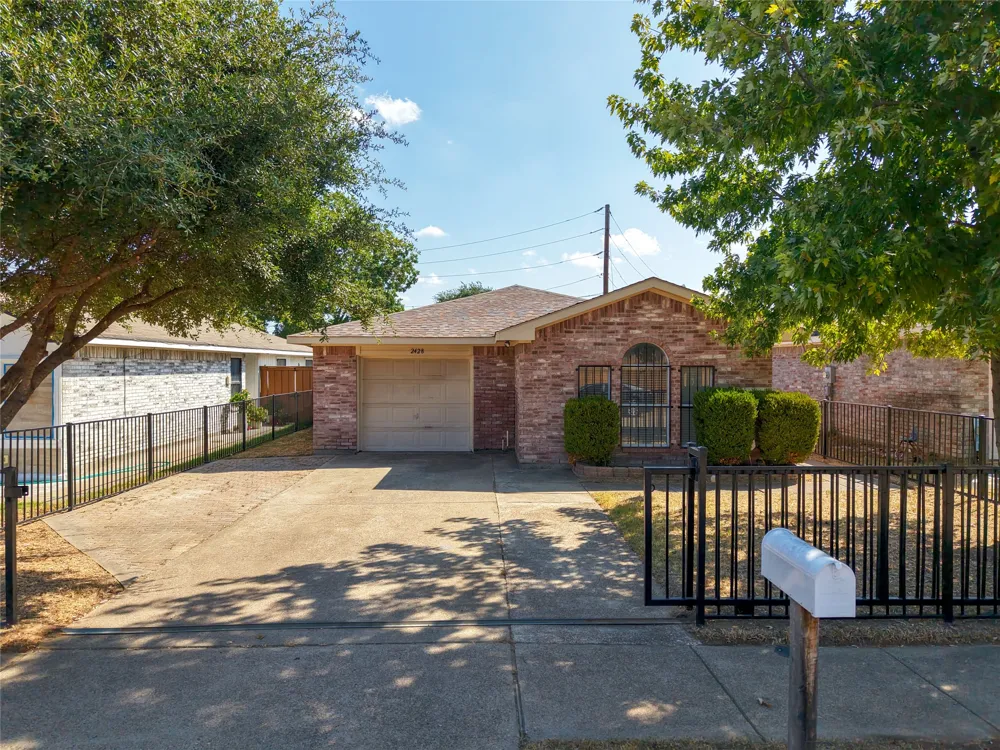 2428 Summit Lane Dallas, TX 75227