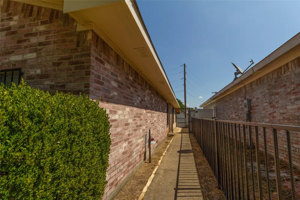 2428 Summit Lane Dallas, TX 75227