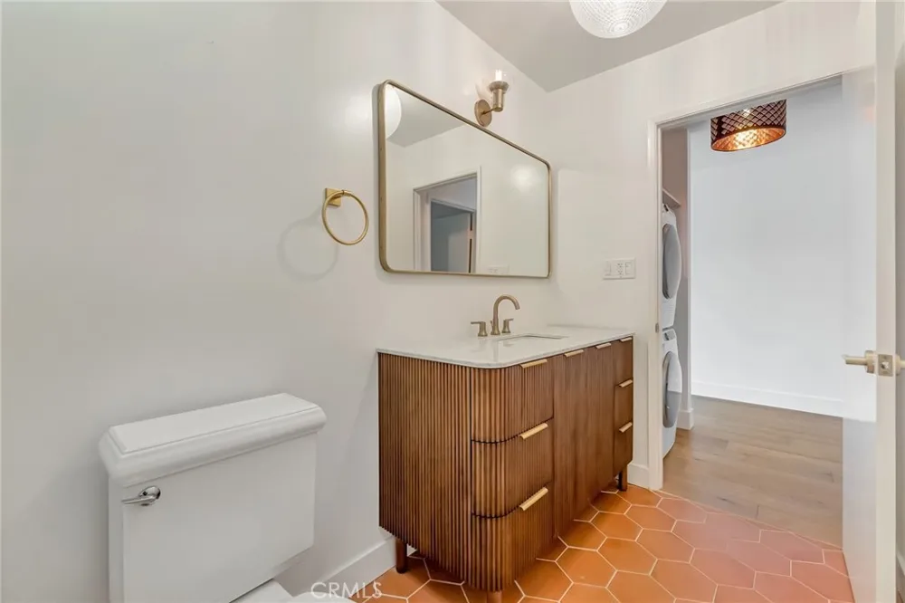 3707 E Livingston #306 Long Beach, CA 90803