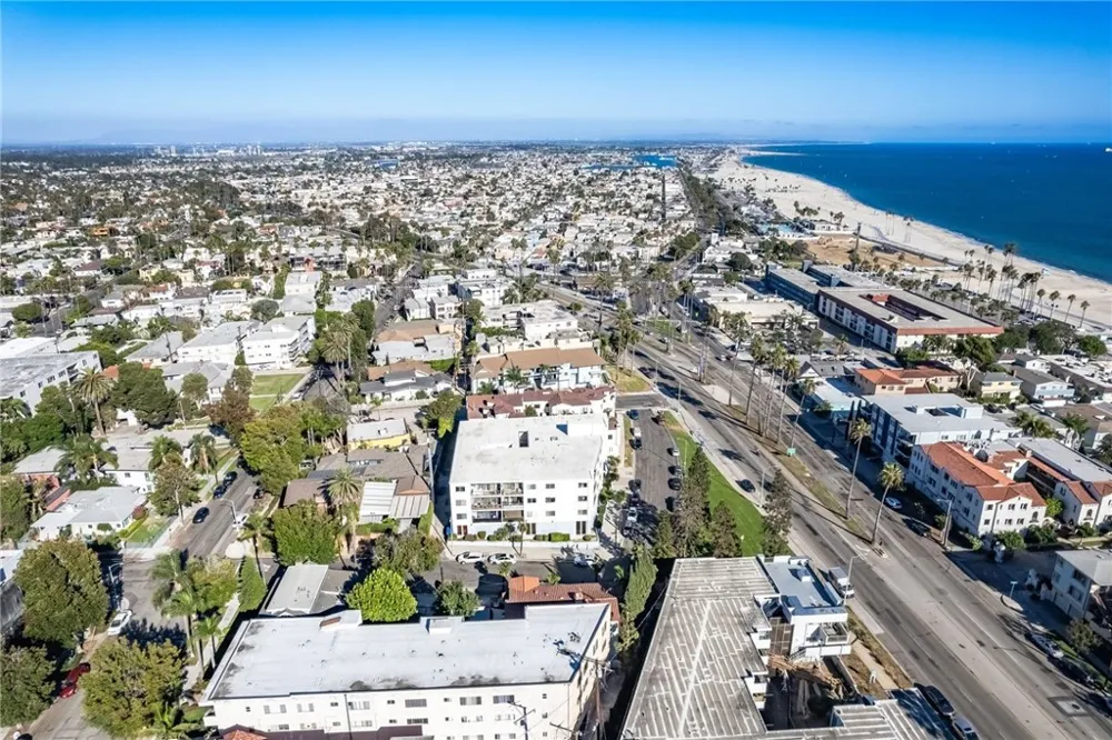 3707 E Livingston #306 Long Beach, CA 90803