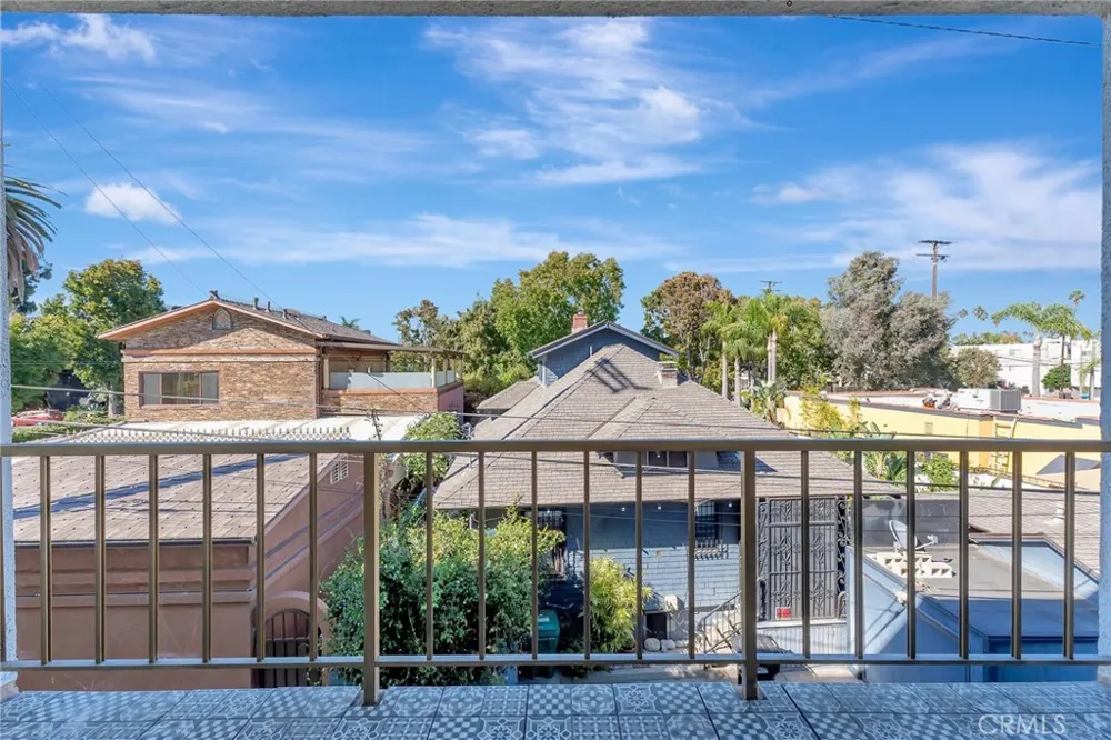 3707 E Livingston #306 Long Beach, CA 90803