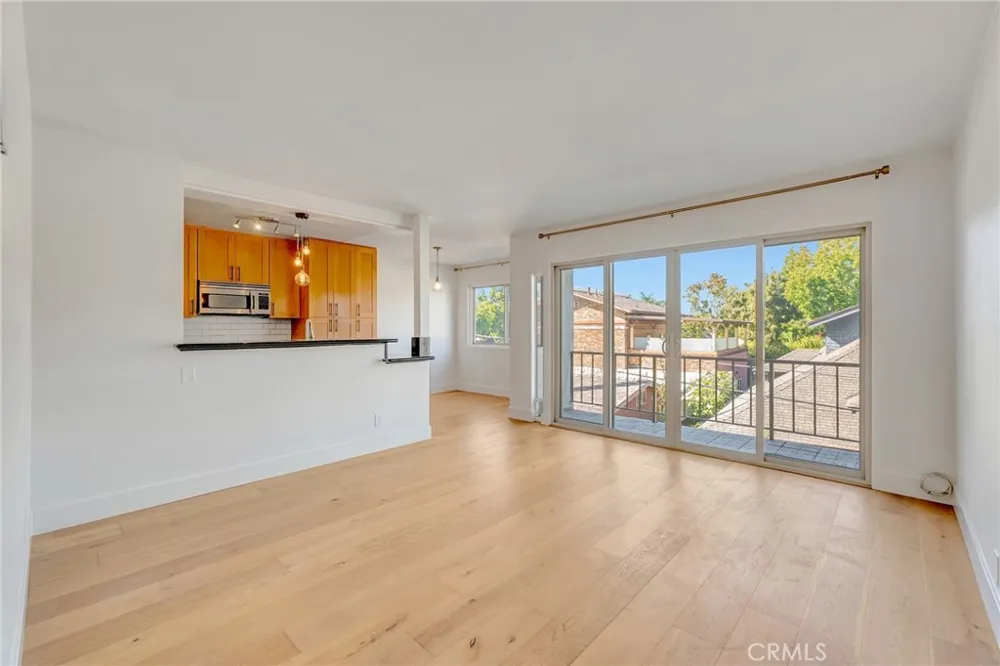 3707 E Livingston #306 Long Beach, CA 90803