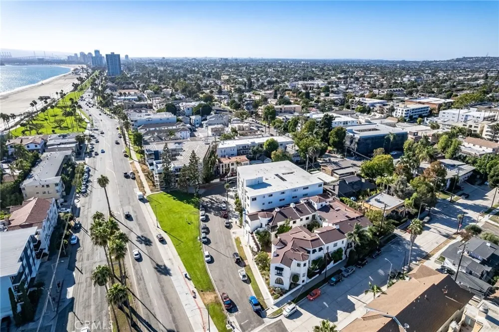 3707 E Livingston #306 Long Beach, CA 90803