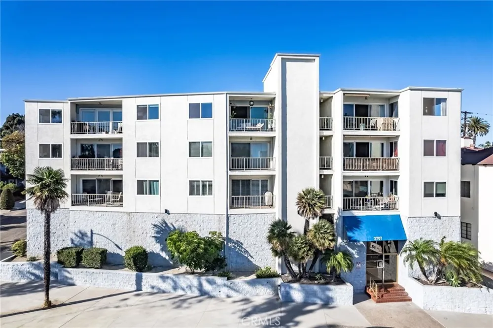 3707 E Livingston #306 Long Beach, CA 90803