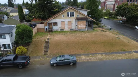 1703 Oakes