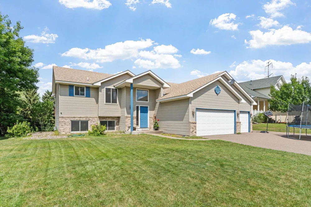 18566 96th Place Maple Grove, MN 55311