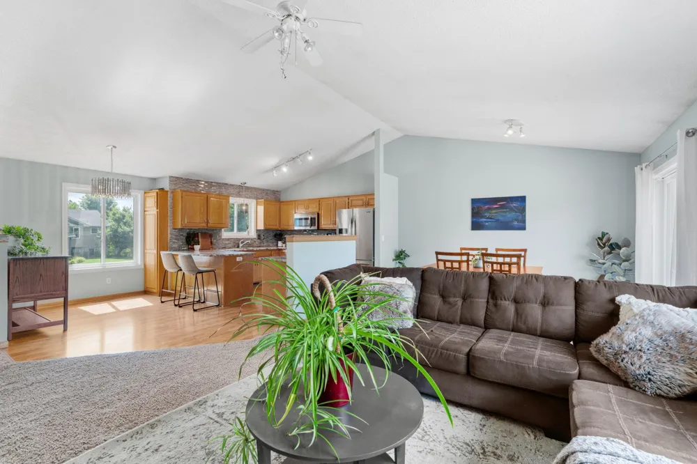 18566 96th Place Maple Grove, MN 55311